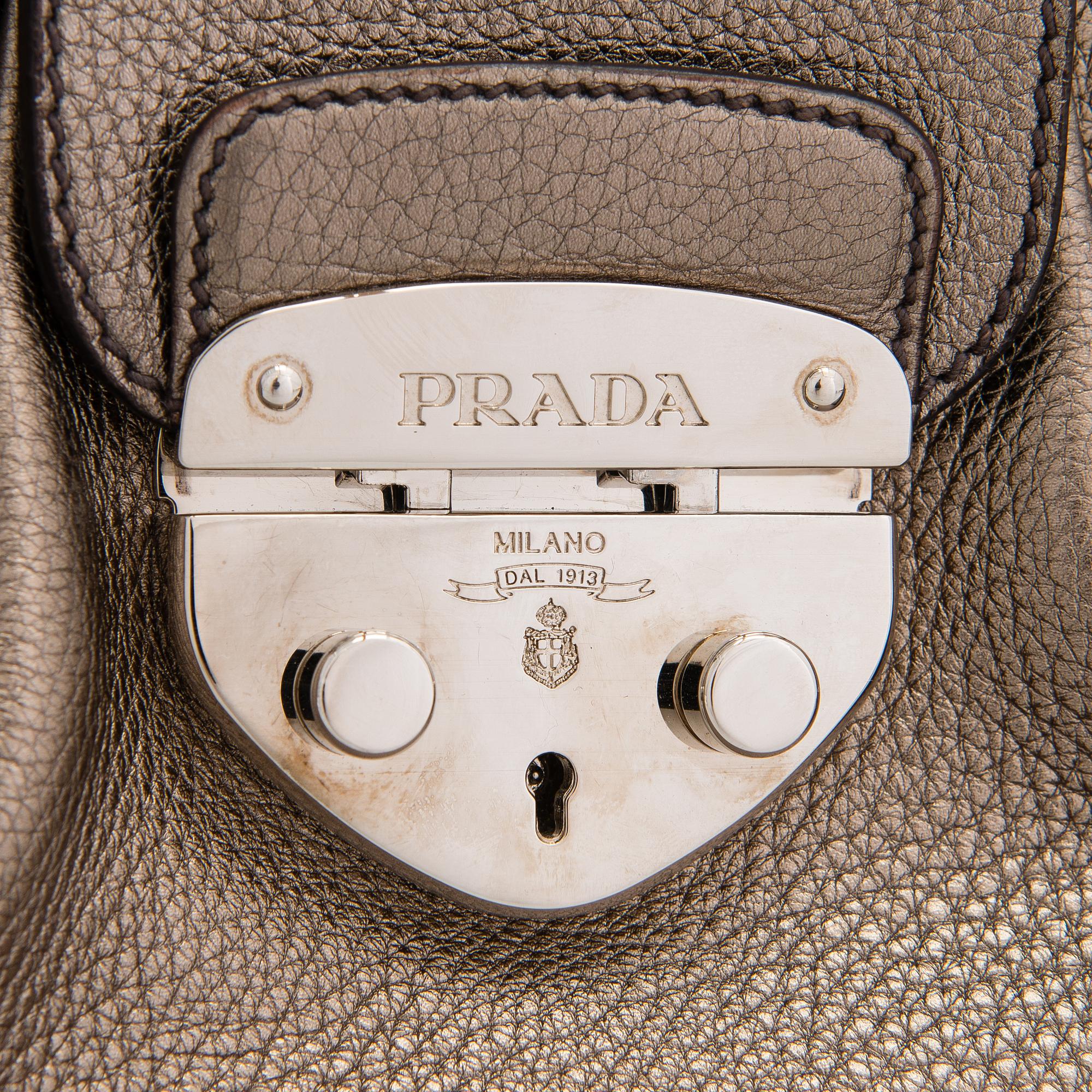 Prada, laukku.