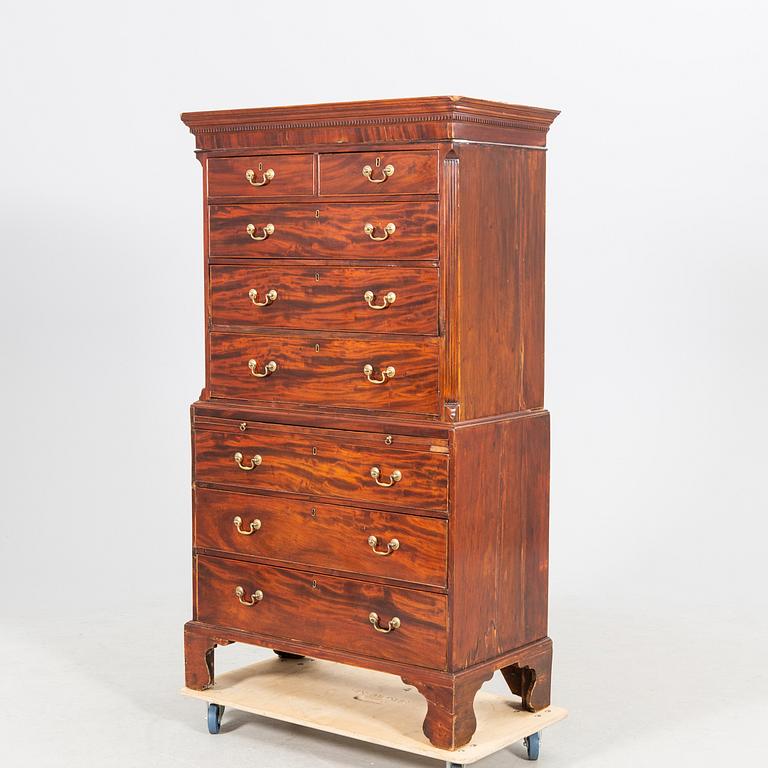 An English mahogany tallboy around 1800.