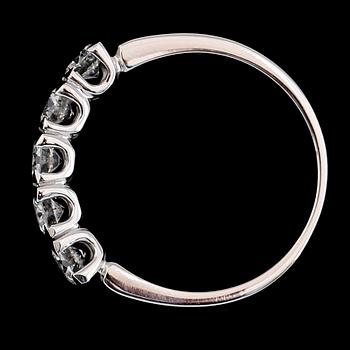 RING, 18k vitguld, 5 briljantslipade diamanter tot ca 0.94 ct.