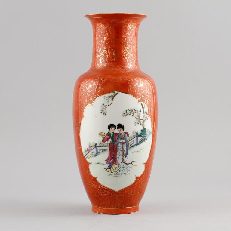 VAS, porslin, Kina, 1900-tal.