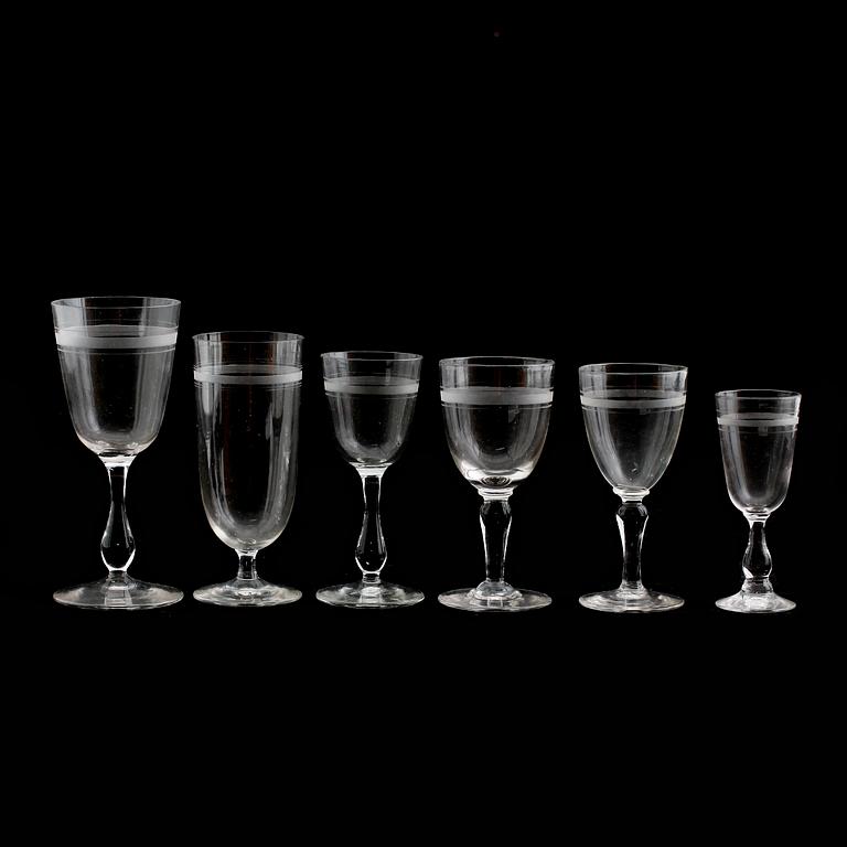 SERVISGLAS, 66 delar, sk Rydbergsslipning, 1800-tal.