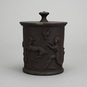 TOBAKSBURK, gjutjärn. Carl Elmberg, Näfveqvarns bruk, 1920-tal.