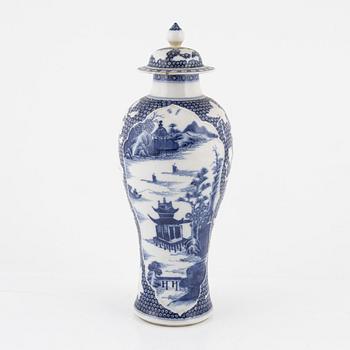 A blue and white vase with cover, Qing dynasty, 18th Century.