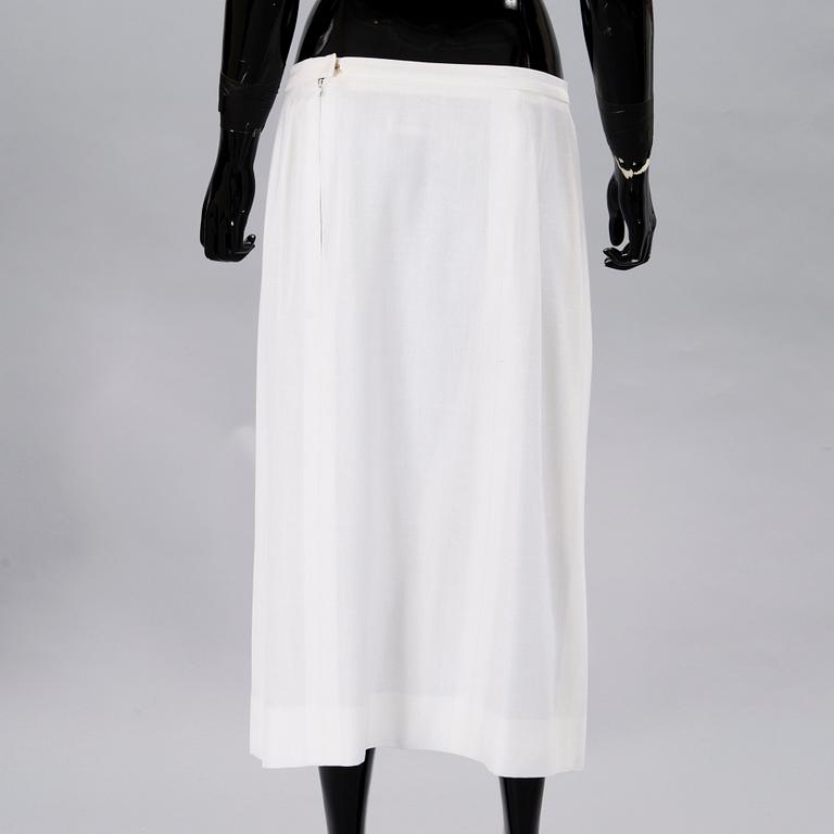 A White Linnen Blouse and a Skirt.