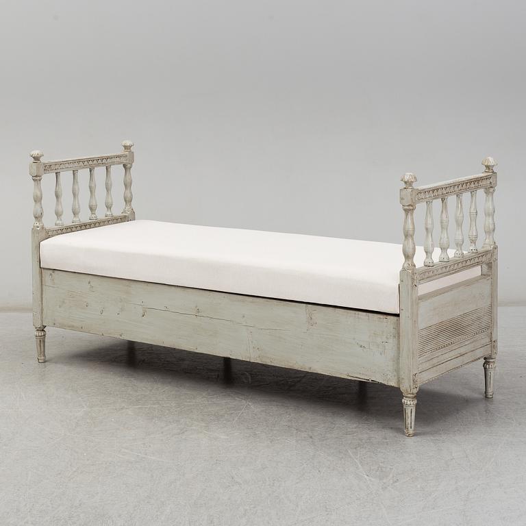 BÄNK, sengustaviansk, omkring år 1800.