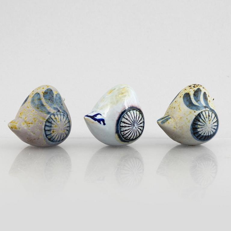 Lisa Larson, skulpturer, 8 st, småfåglar, stengods, Gustavsberg.