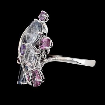 COCKTAILRING, 18K vitguld, olikfärgade safirer tot ca 7.90 ct, diamanter tot ca 0.07 ct.