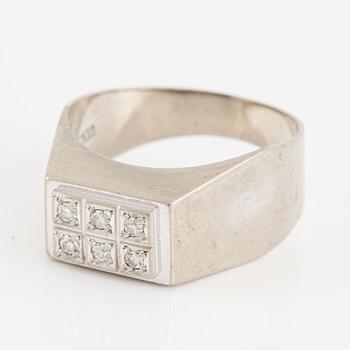 Ring, 18K vitguld med åttkantslipade diamanter.