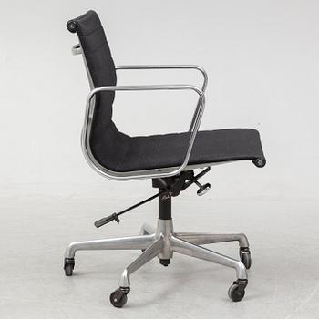 CHARLES AND RAY EAMES, an EA 117 chair.