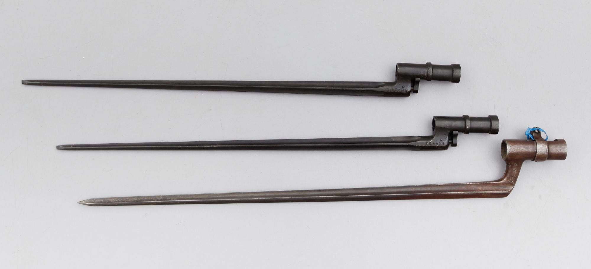 BAJONETTER, 3 st, järn.