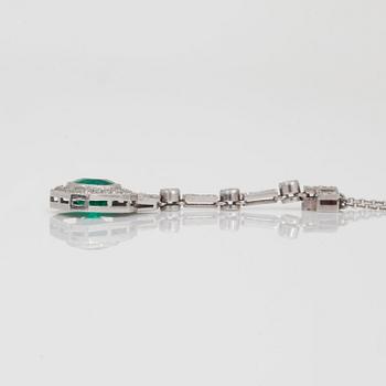 COLLIER, Art Deco, med smaragd, ca 0.92ct, samt antik- och gammalslipade diamanter.