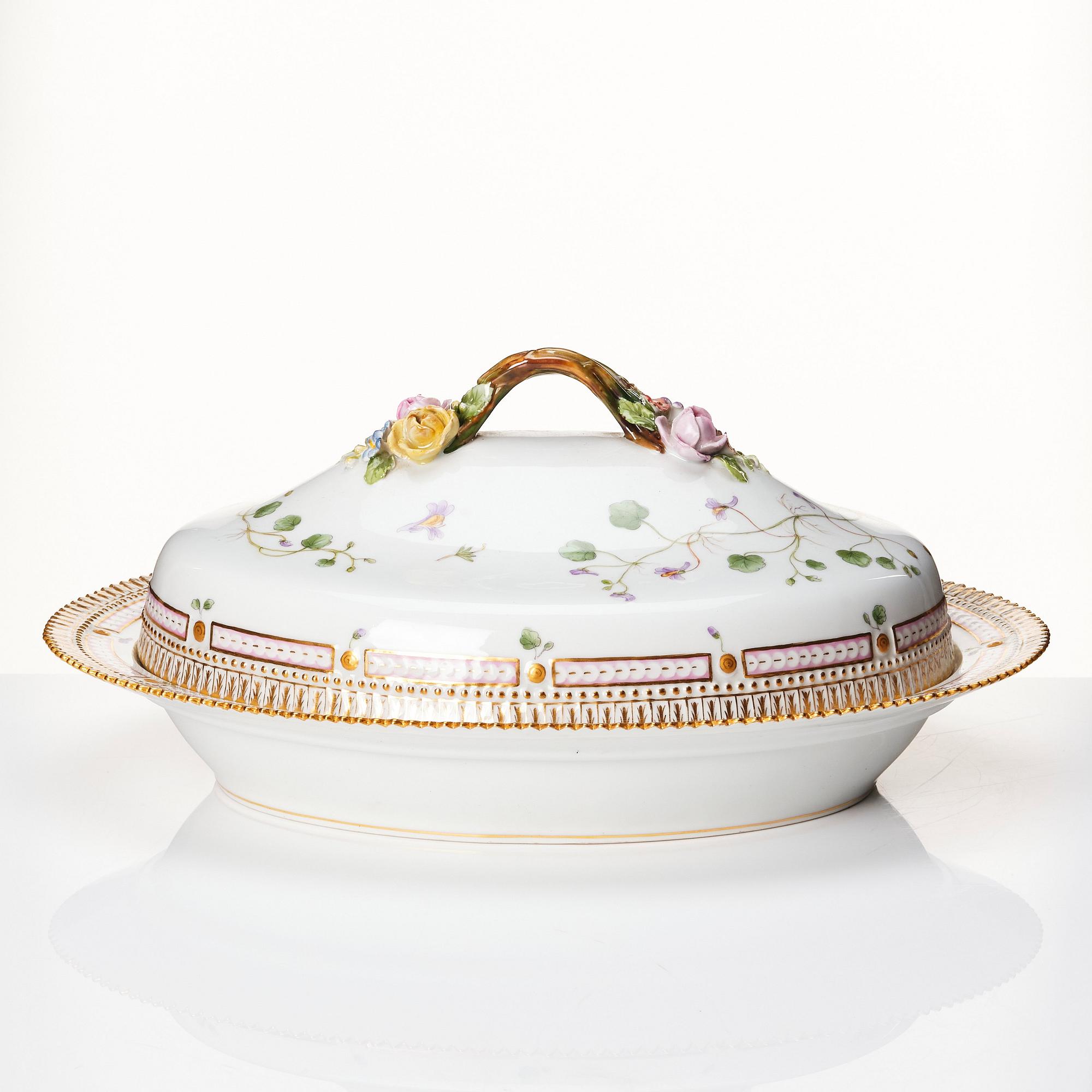 A Royal Copenhagen 'Flora Danica' dish with cover, Denmark, 20th Century.
