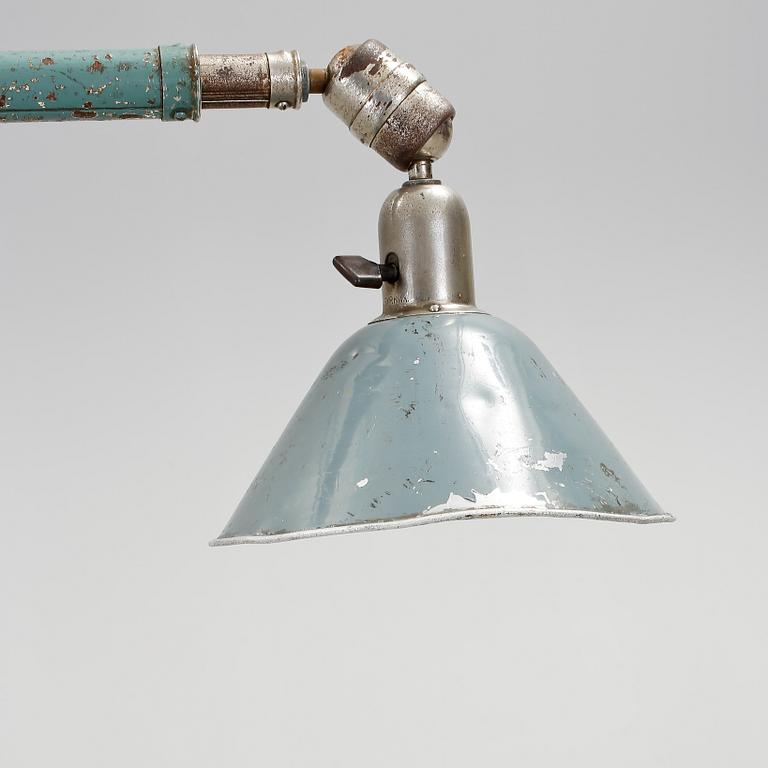 VÄGGLAMPA / INDUSTRILAMPA, "Triplex", Johan-Petter Johansson, 1900-talets mitt.