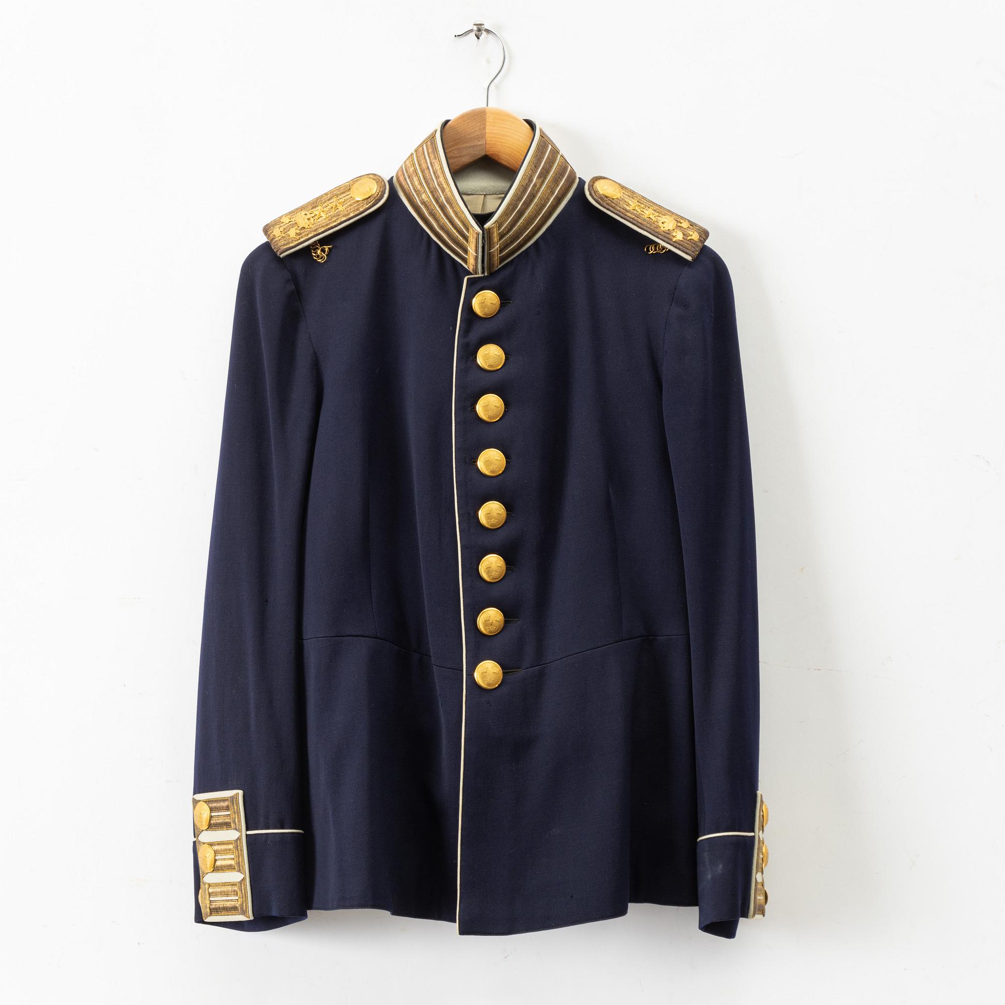Uniform, m/1886, for officer of the Life Regiment Grenadiers.