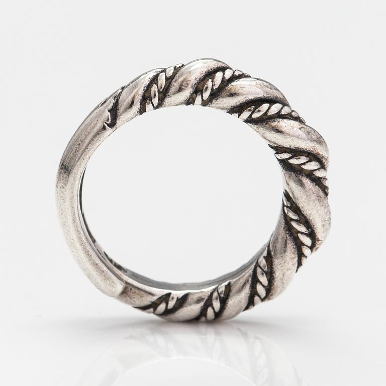 Halsband, ring och armband, silver. Helsingfors 1980-90-tal.