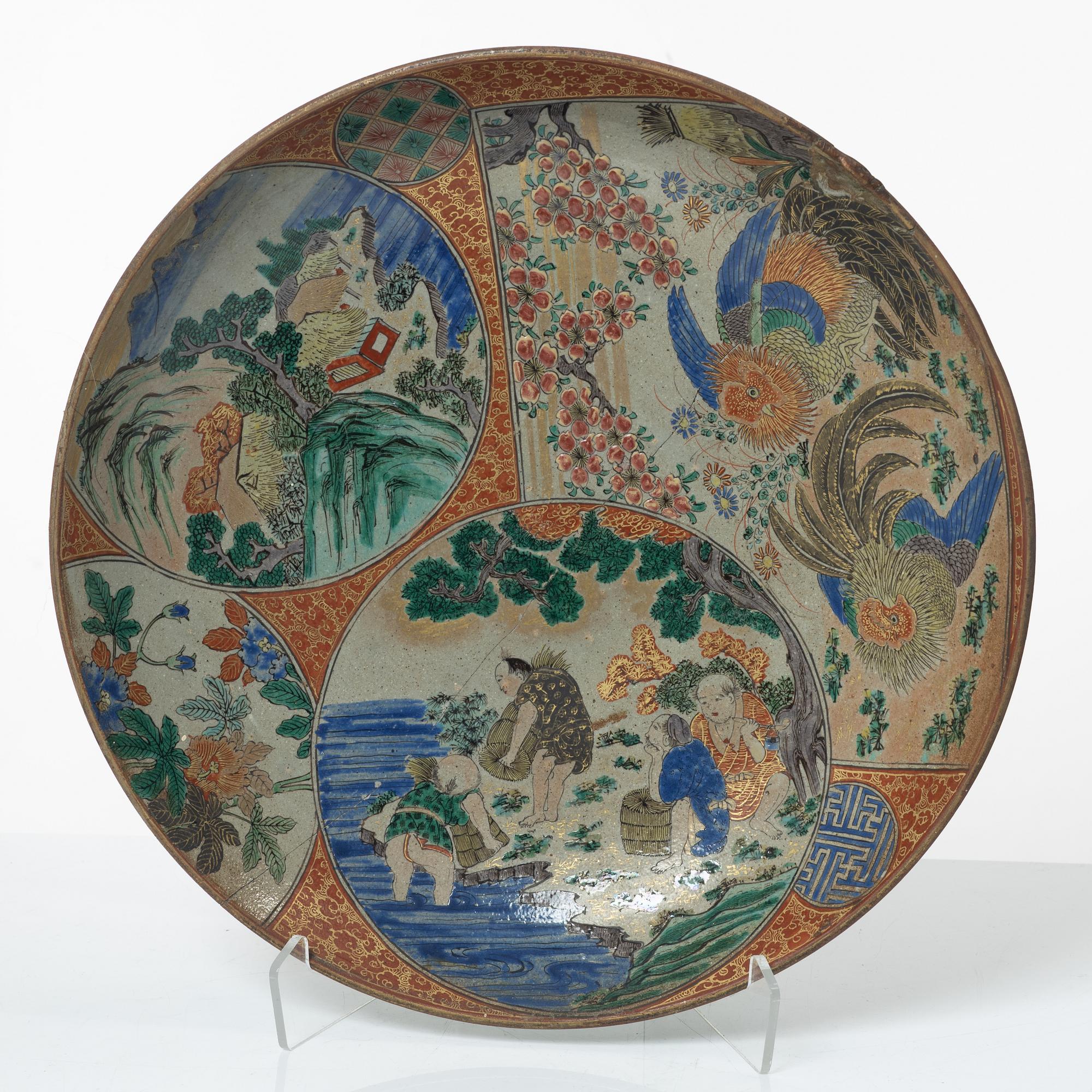 Fat, två stycken, porslin. Japan, Meiji (1868-1912).