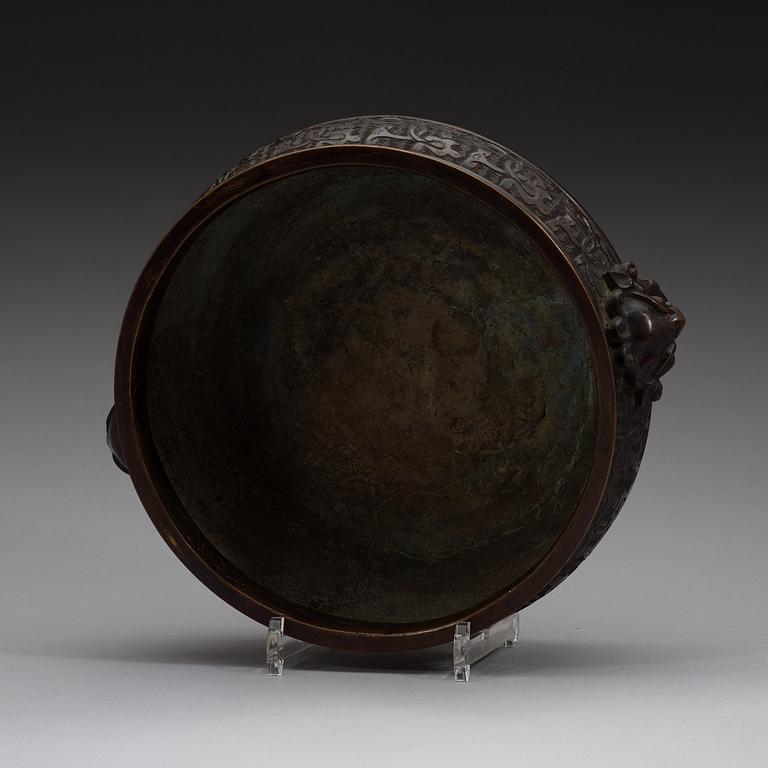 A bronze censer, Qing dynasty.