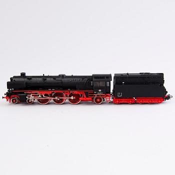 MÄRKLIN, sähkövetureita, 2 kpl ja vaunu, Saksa.