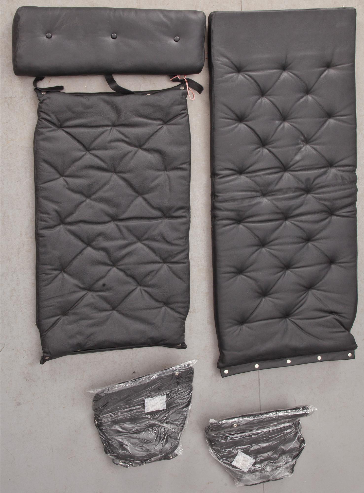 SKINNKLÄDSEL, för "Pernilla", Bruno Mathsson.