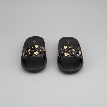 Louis Vuitton, a pair of sandals, size 40.