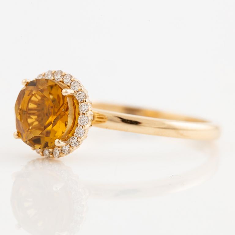 Ring 14K vitguld med orange turmalin och briljantslipade diamanter.