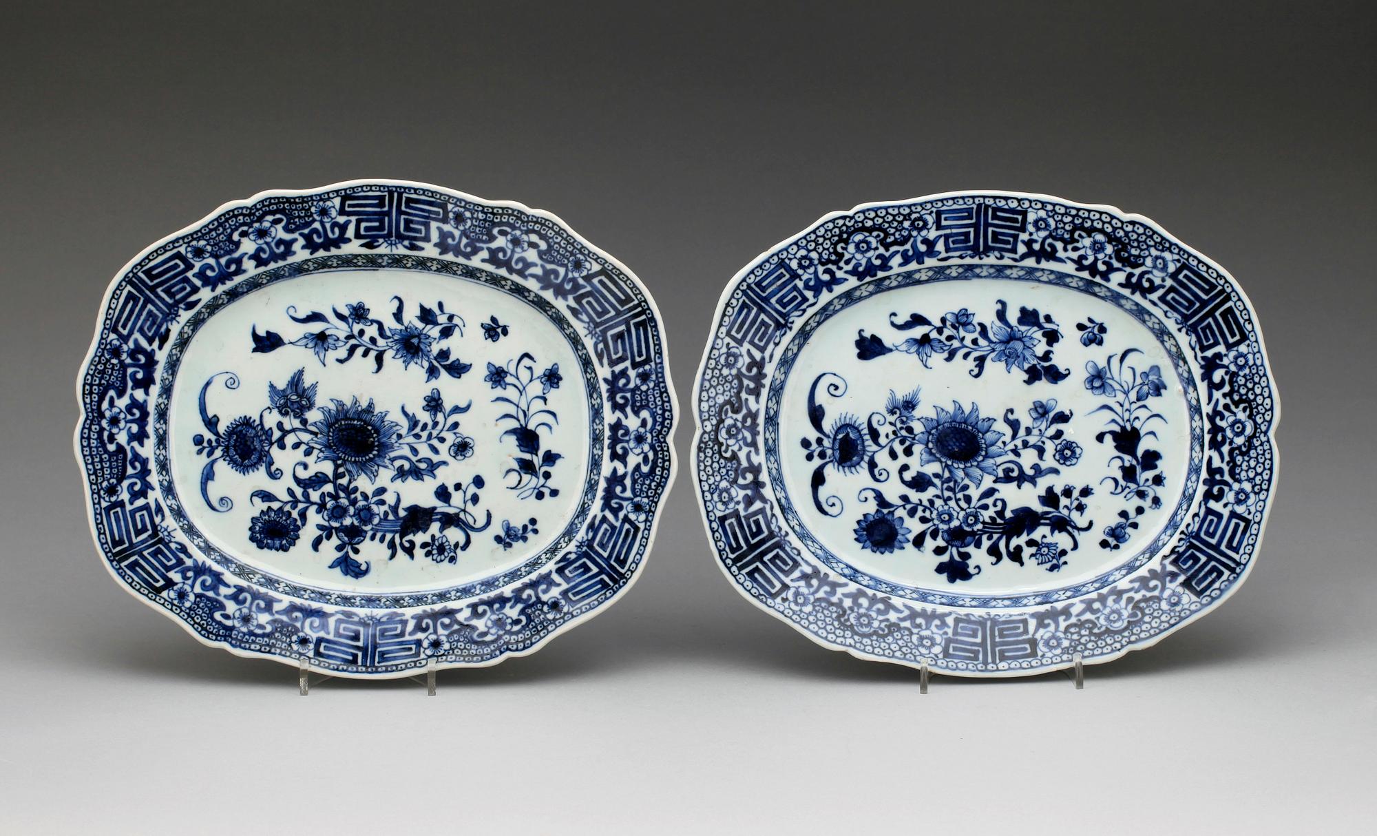 STEKFAT, två stycken, porslin. Qing dynastin, Qianlong (1736-95).