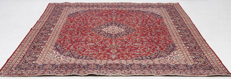 Matta, Meshed, ca 372 x 290 cm.