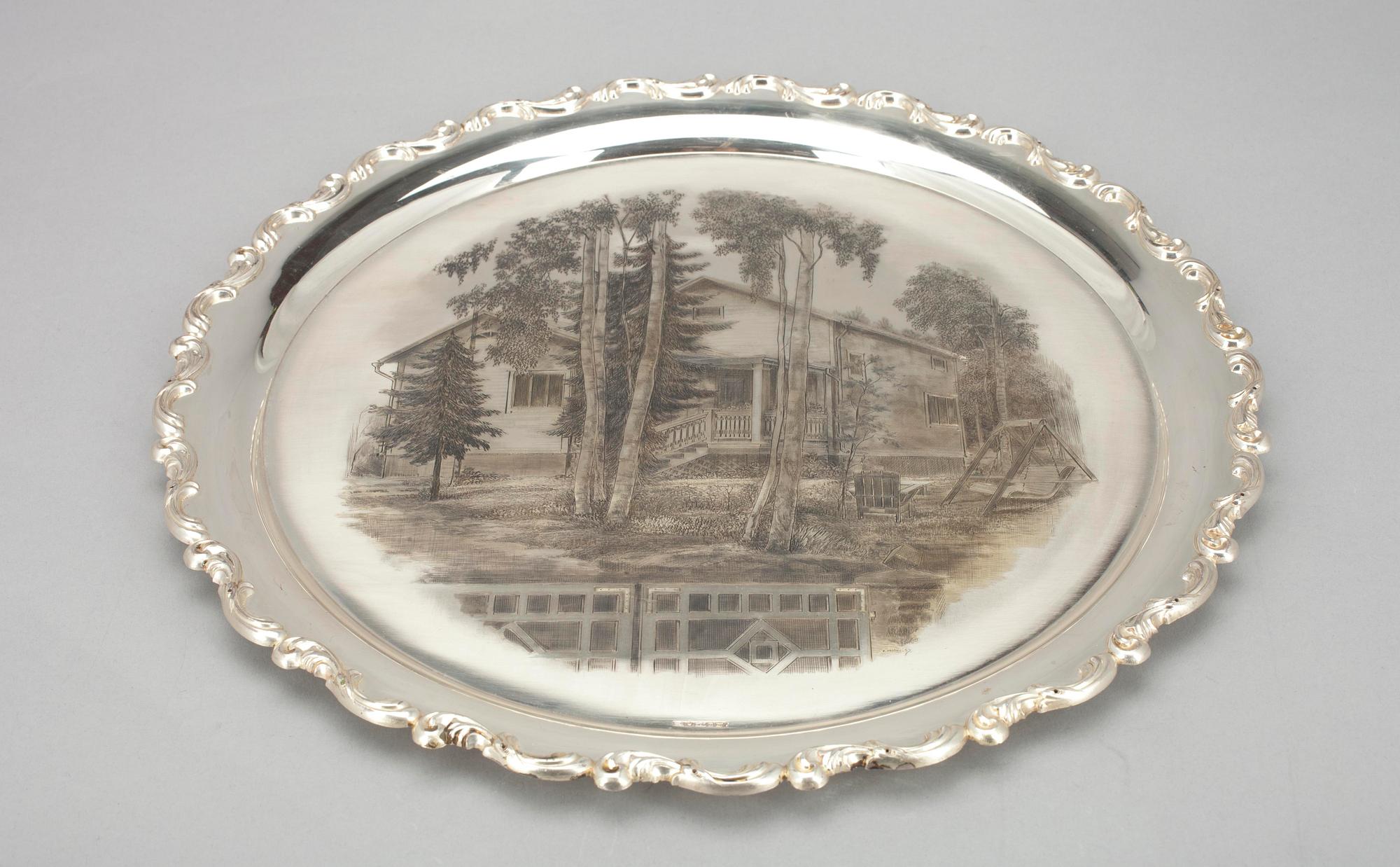 BRICKA, silver, Auran Kultaseppä Oy, Åbo 1957. Vikt 711 g.