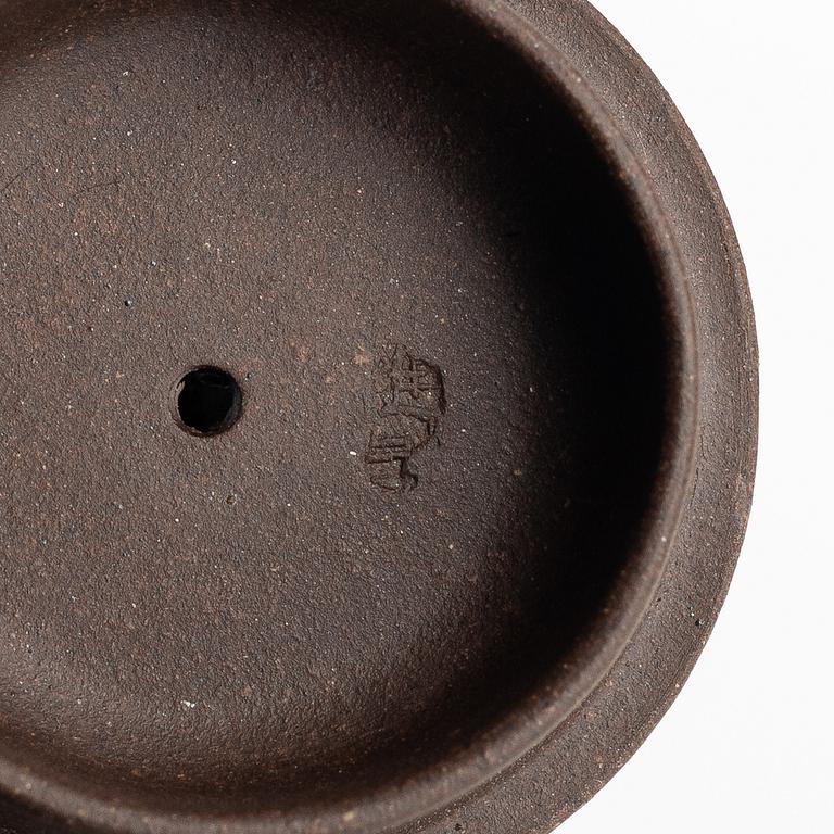 A group of four Chinese yixing teapots, 1970/80s.