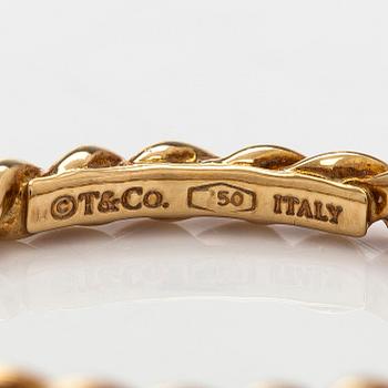 Tiffany & Co, an 18K gold twisted band ring.