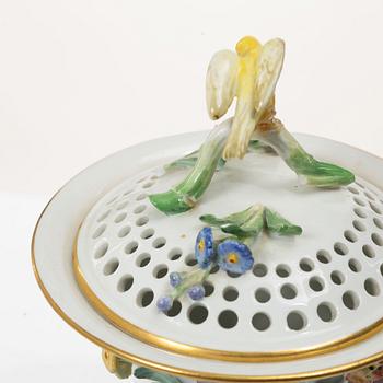 Meissen, Potpurriurna med lock, porslin, omkring 1900.