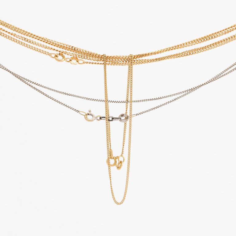 3 guldkedjor 18K guld och vitguld, pansarkedja, 12,5 g, längder ca 70, 40 och 25 cm.