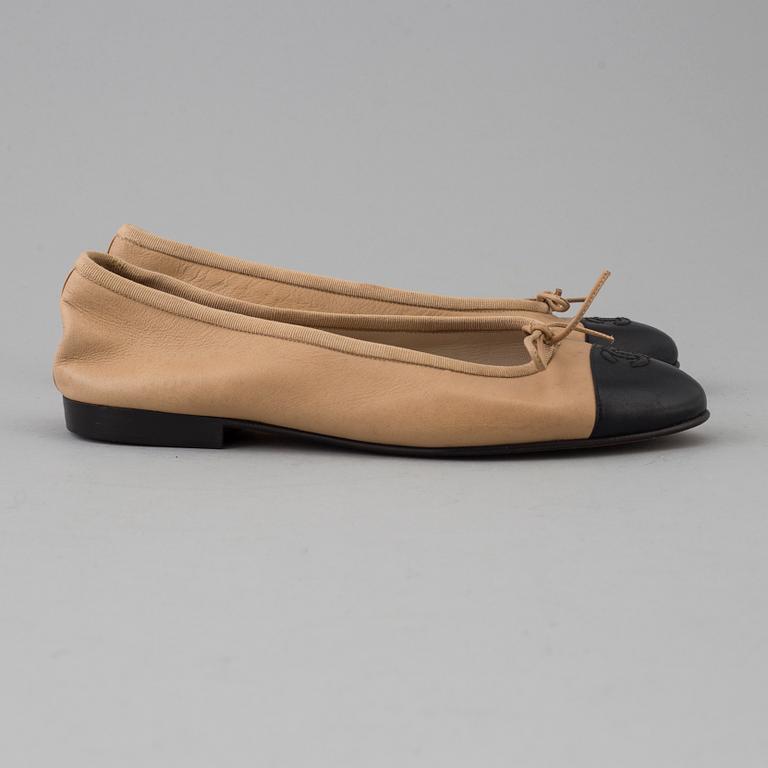 CHANEL, ballerinaskor, storlek 39.