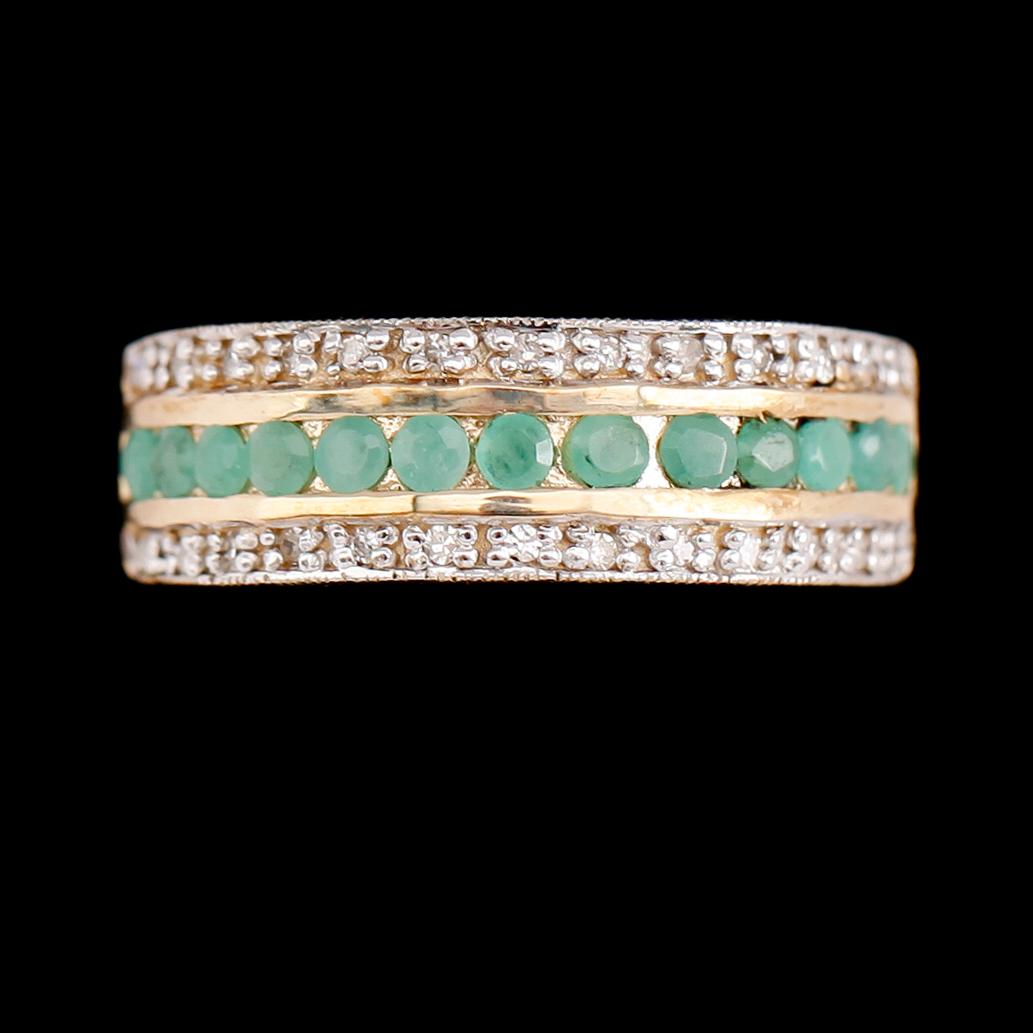 RING, 9 k guld, smaragder, briljantslipade diamanter tot 0.63 ct.