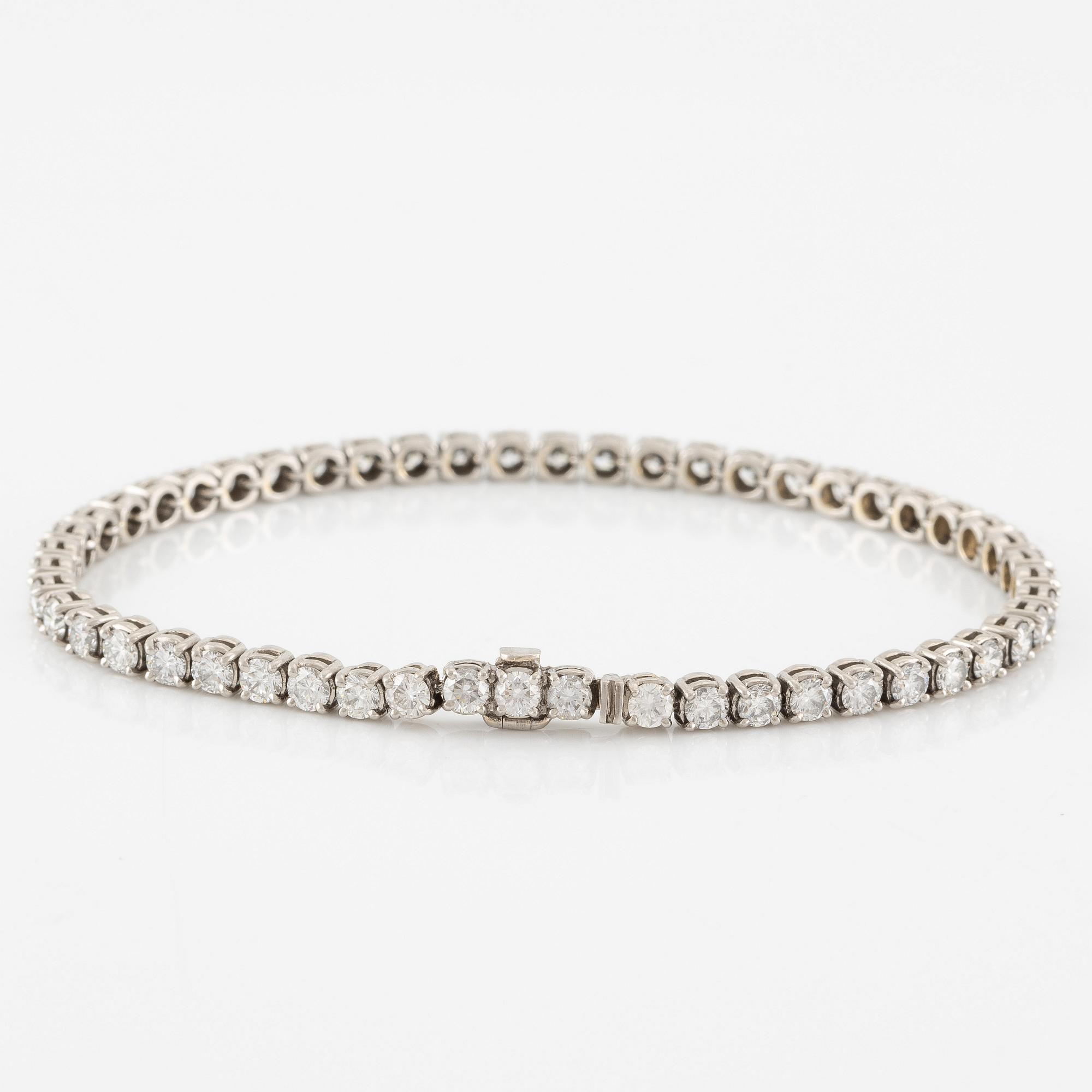 Tennis bracelet, platinum with brilliant-cut diamonds.