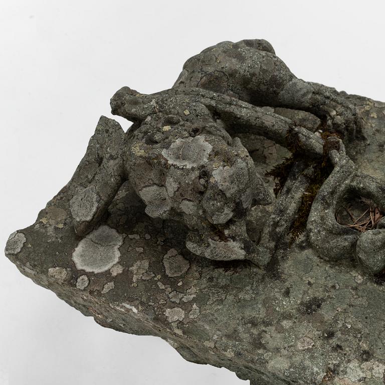 A stone fragment/sculpture with two dragon fighting over a flaming pearl, presumably Qingdynastin.
