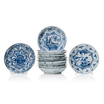 1099. A group of 12 blue and white dishes, Ming dynasty, Wanli (1572-1620).