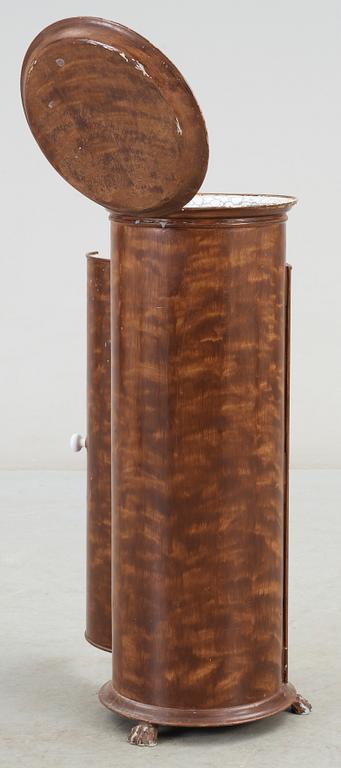 KOMMOD, Karl Johan, 1800-talets mitt.