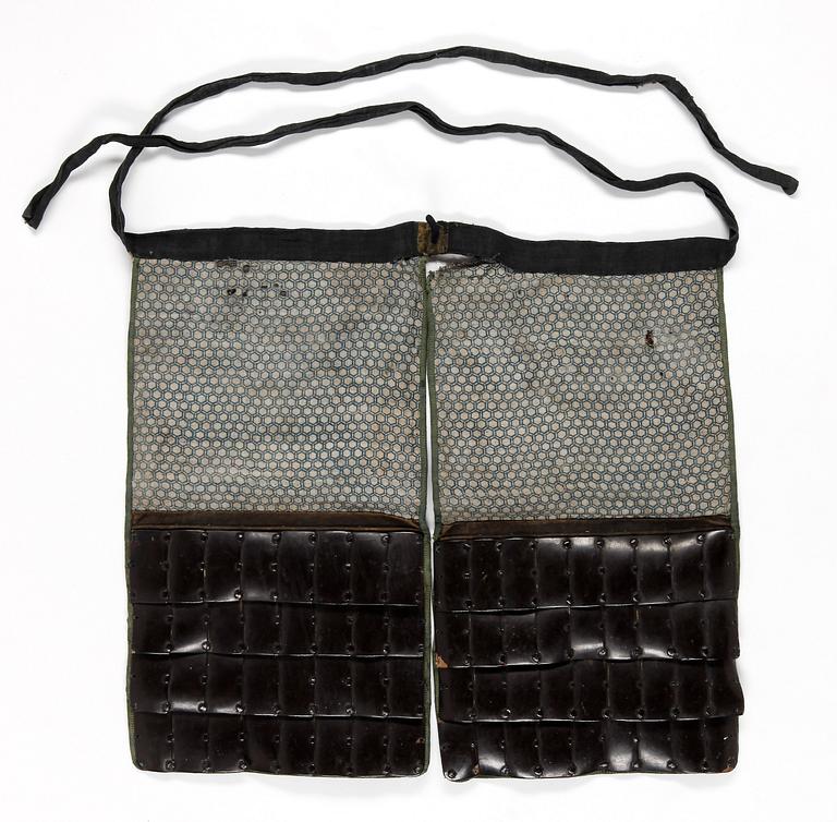 DEL AV SAMURAJRUSTNING, textil, Japan, 1800/1900-tal.