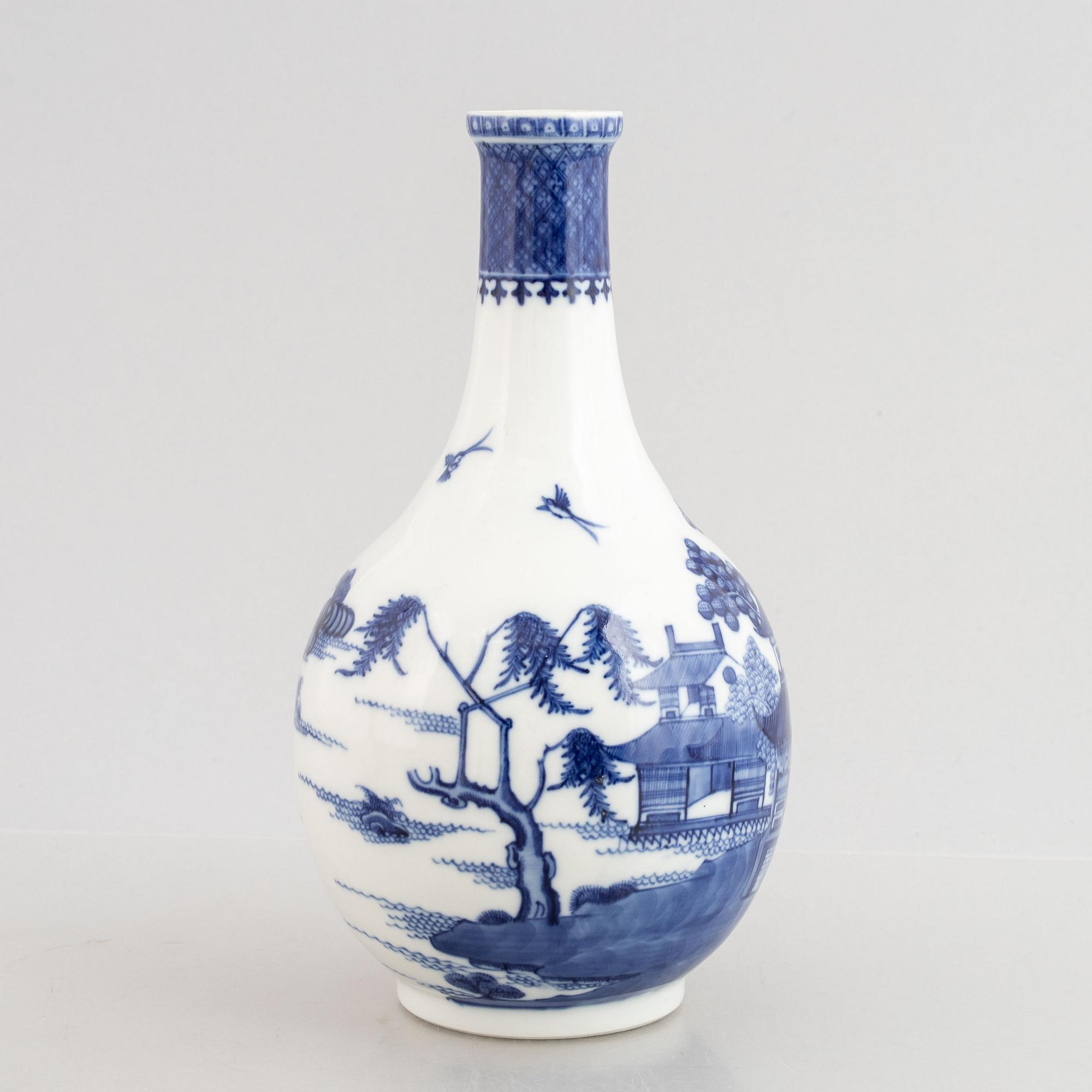 Vas, porslin. Qingdynastin, Jiaqing (1796-1820).