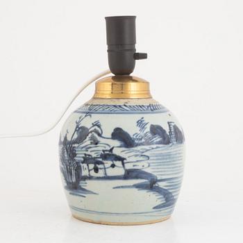 Bordslampa, porslin, Kina, 1800-tal.