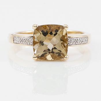 RING, 14K guld, mindre diamanter och kvarts.