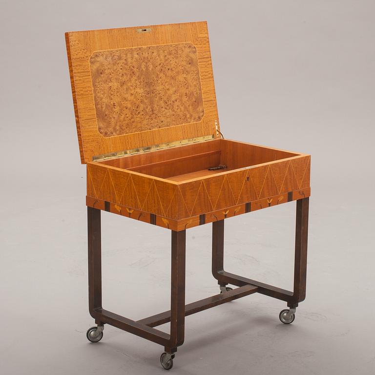 SCHATULL, 1900-talets mitt.