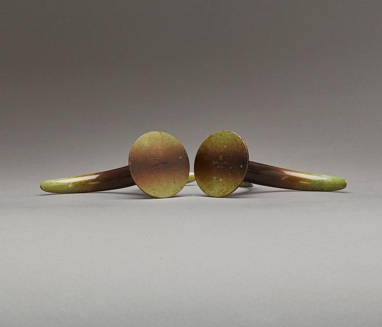 LJUSSTAKAR, ett par, grönpatinerad brons, Ystad-Metall, "Liljan", Ivar Ålenius Björk.