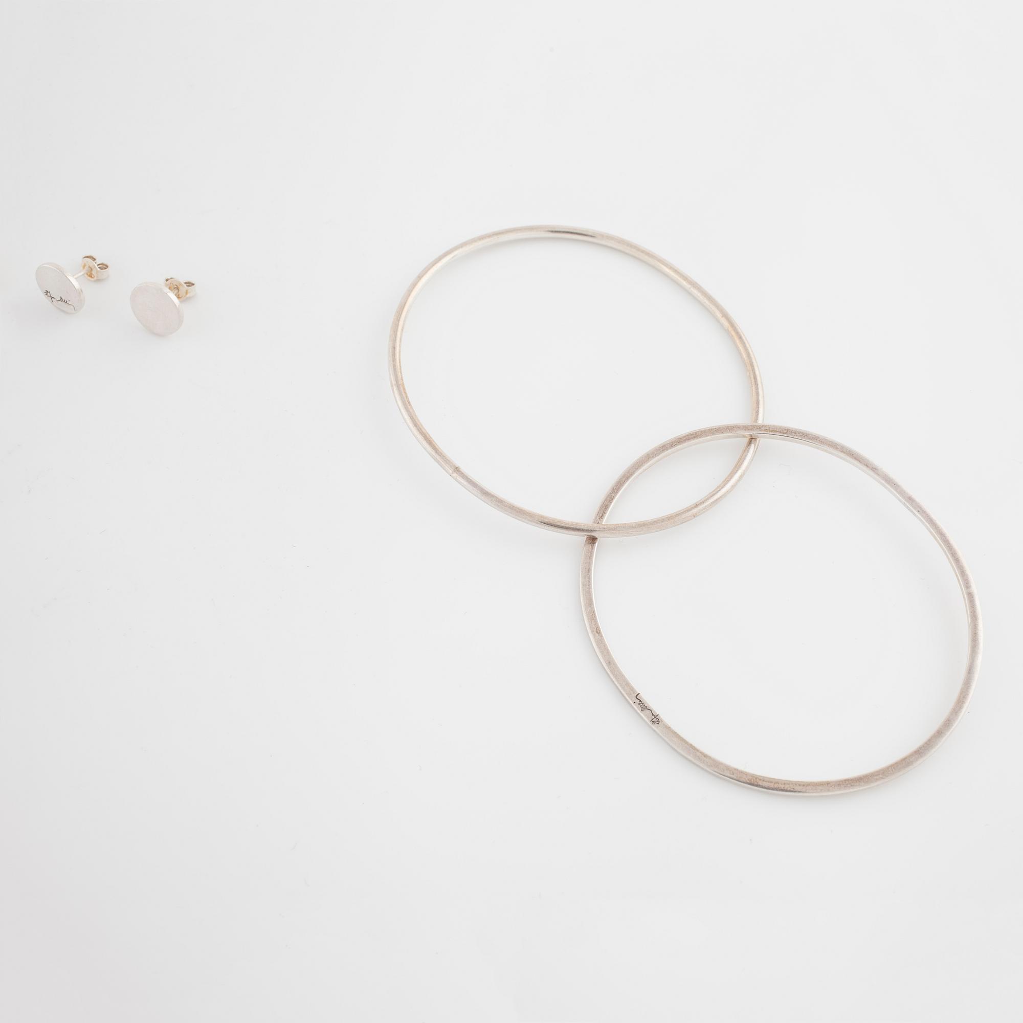 EFVA ATTLING, ARMRING "Twosome cuff" samt ÖRHÄNGEN "Dots ear".
