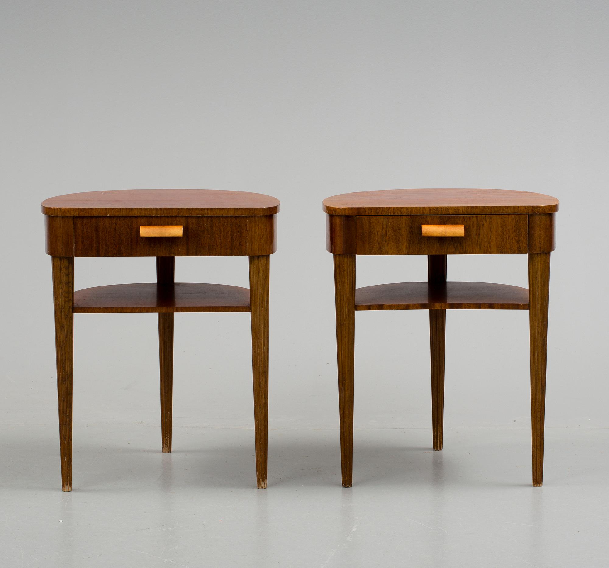 SÄNGBORD, ett par, 1930/40-tal.