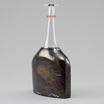 FLASKA, glas, Bertil Vallien, Kosta Boda, 1980/90-tal.