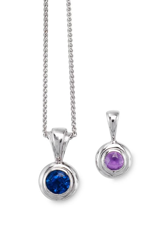 A CHAIN WITH TWO SAPPHIRE PENDANTS.