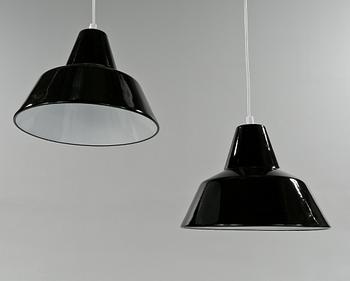 TAKLAMPOR, ett par, Vaerkstedlampa, Arne Jacobsen, Louis Poulsen, 1900-talets andra hälft. Höjd ca 22 cm.
