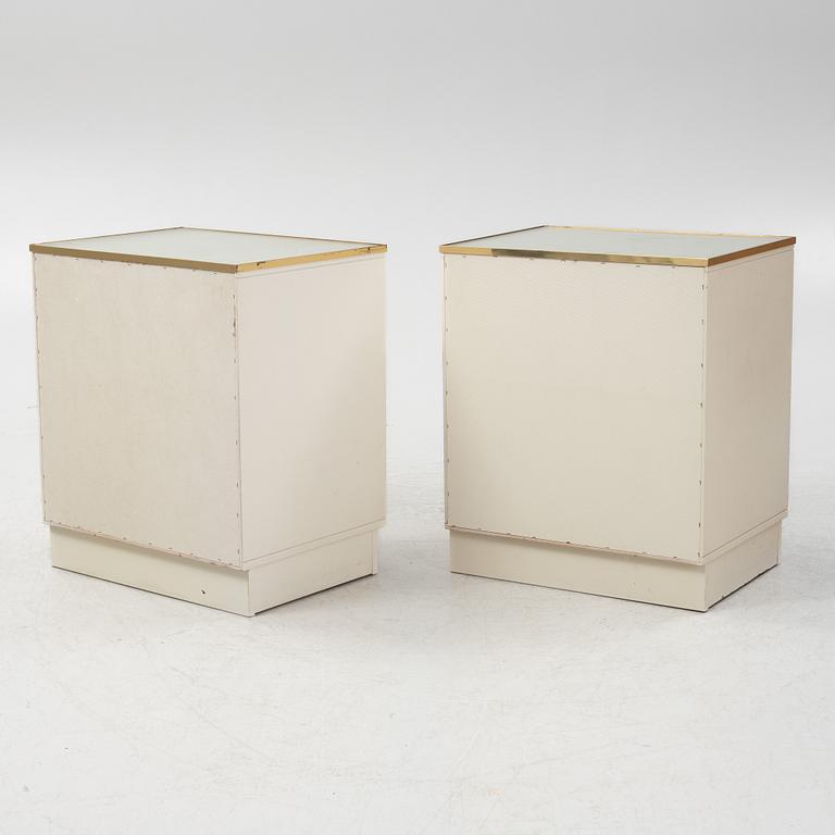 A pair of chests of drawers, late 20th century.
